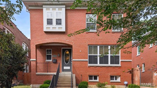 3843 Russell Boulevard, St Louis, MO 63110