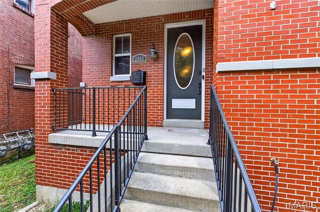 3843 Russell Boulevard, St Louis, MO 63110