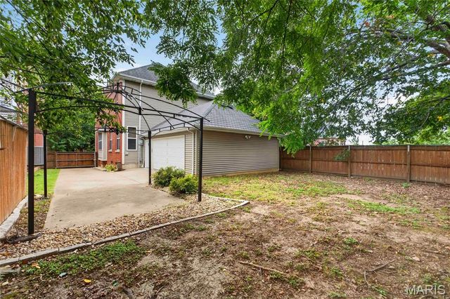 3843 Russell Boulevard, St Louis, MO 63110
