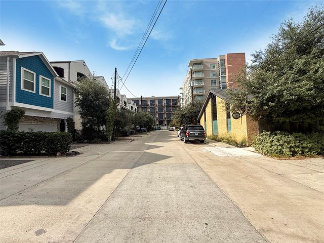 3711 Newhouse Street, Houston, TX 77019