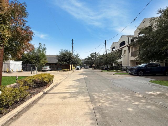 3711 Newhouse Street, Houston, TX 77019
