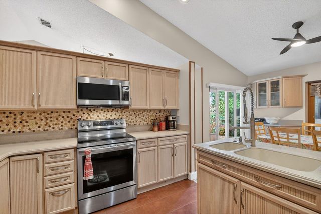 9744 Majestic Way, Boynton Beach, FL 33437
