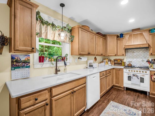 101 Plato Place, Etowah, NC 28729