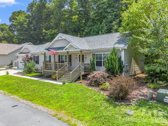 101 Plato Place, Etowah, NC 28729