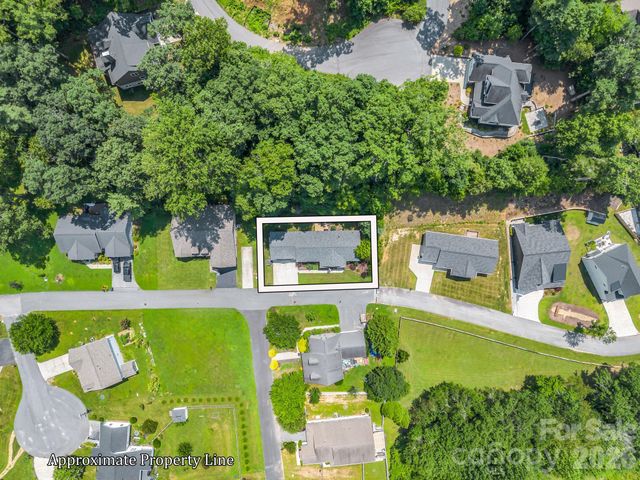 101 Plato Place, Etowah, NC 28729
