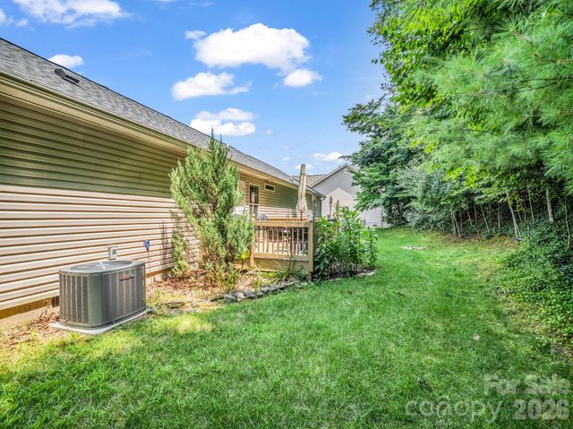 101 Plato Place, Etowah, NC 28729