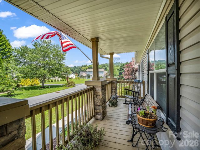 101 Plato Place, Etowah, NC 28729