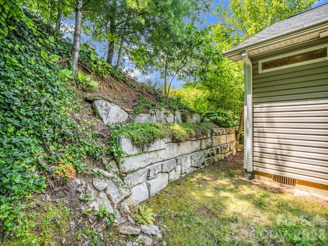 101 Plato Place, Etowah, NC 28729
