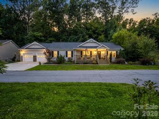 101 Plato Place, Etowah, NC 28729