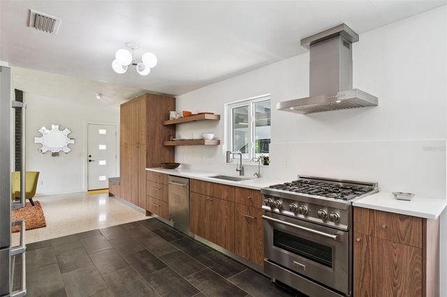 10426 LAKESHORE DRIVE, Clermont, FL 34711