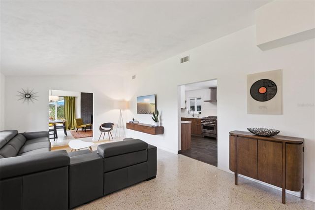 10426 LAKESHORE DRIVE, Clermont, FL 34711