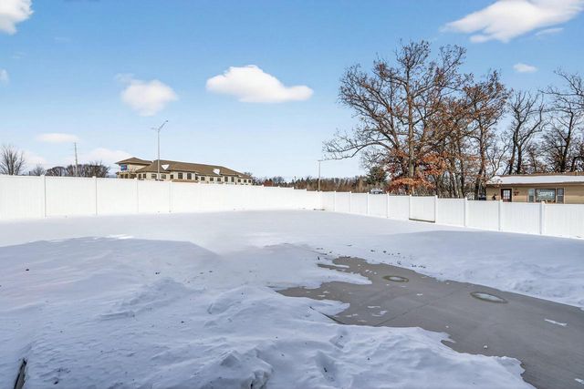 4252 Fox Hills Court, Janesville, WI 53546