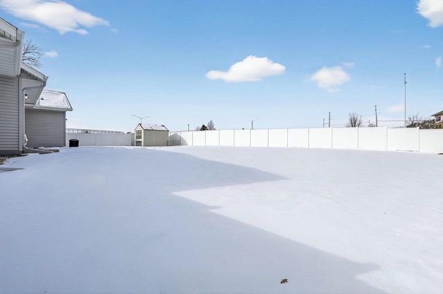 4252 Fox Hills Court, Janesville, WI 53546