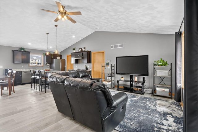 4252 Fox Hills Court, Janesville, WI 53546