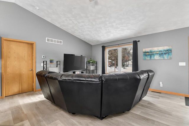 4252 Fox Hills Court, Janesville, WI 53546