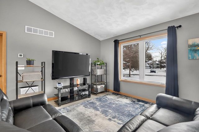 4252 Fox Hills Court, Janesville, WI 53546