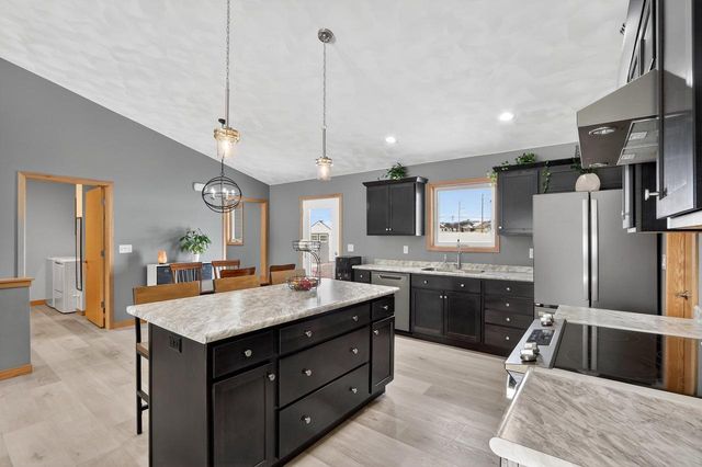 4252 Fox Hills Court, Janesville, WI 53546