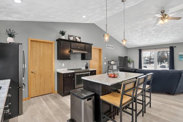 4252 Fox Hills Court, Janesville, WI 53546