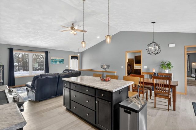 4252 Fox Hills Court, Janesville, WI 53546