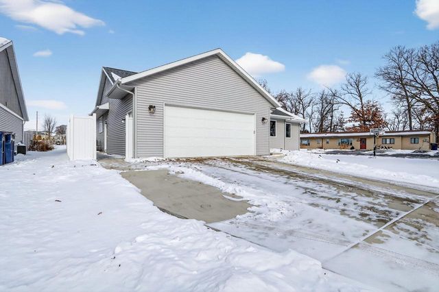 4252 Fox Hills Court, Janesville, WI 53546