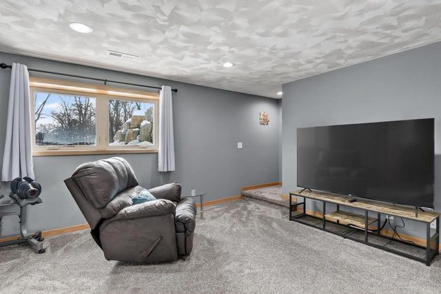 4252 Fox Hills Court, Janesville, WI 53546