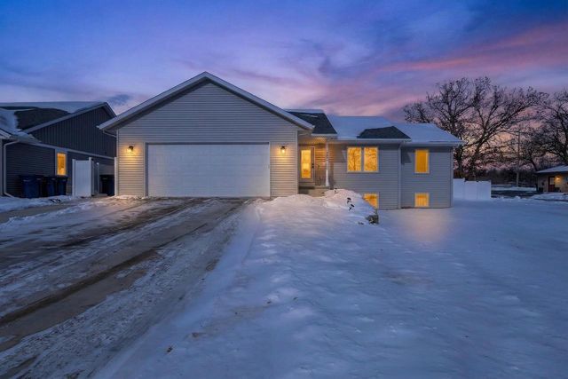 4252 Fox Hills Court, Janesville, WI 53546