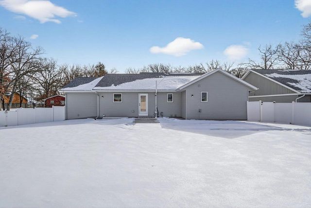 4252 Fox Hills Court, Janesville, WI 53546