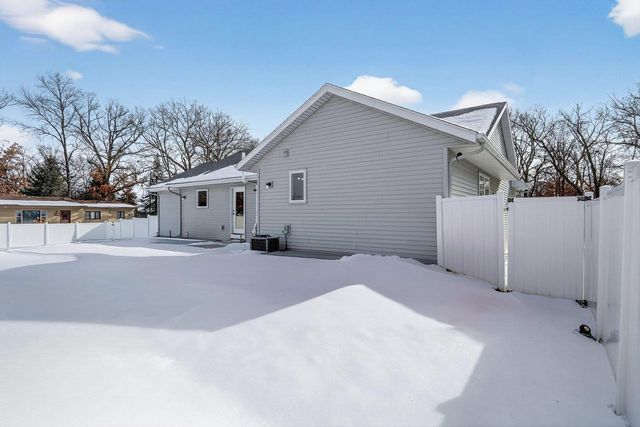 4252 Fox Hills Court, Janesville, WI 53546