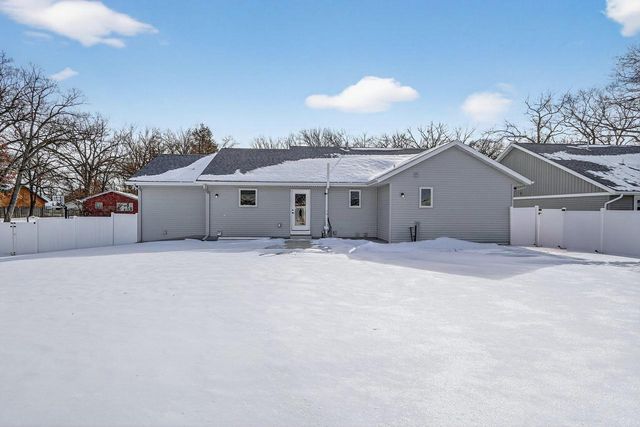 4252 Fox Hills Court, Janesville, WI 53546