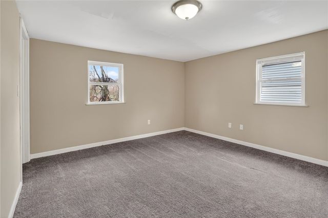 5530 Keefe St, Lincoln Place, PA 15207