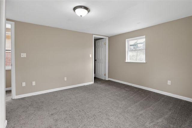 5530 Keefe St, Lincoln Place, PA 15207