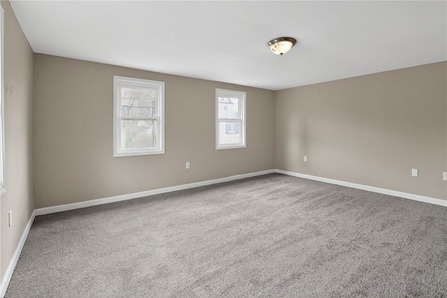 5530 Keefe St, Lincoln Place, PA 15207