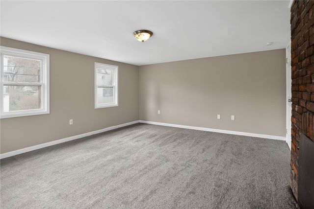5530 Keefe St, Lincoln Place, PA 15207