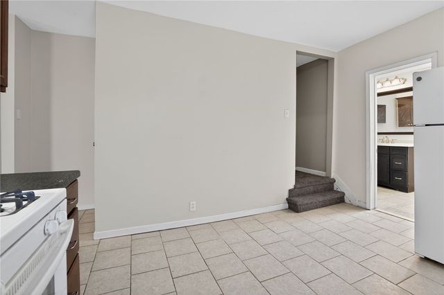 5530 Keefe St, Lincoln Place, PA 15207