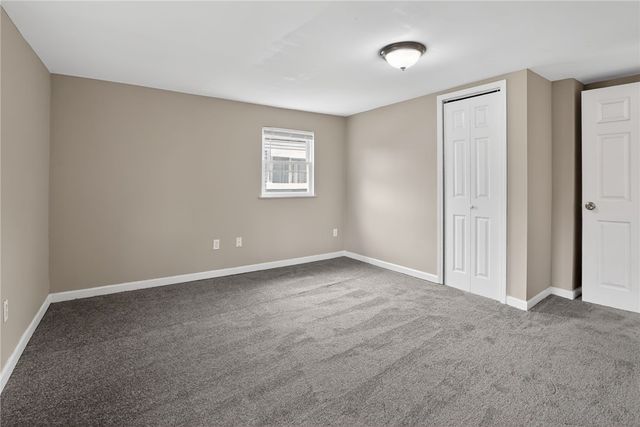 5530 Keefe St, Lincoln Place, PA 15207