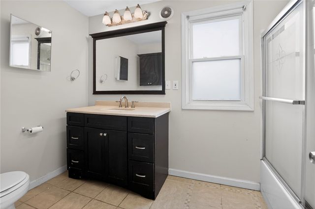 5530 Keefe St, Lincoln Place, PA 15207