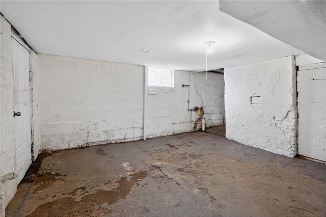 5530 Keefe St, Lincoln Place, PA 15207