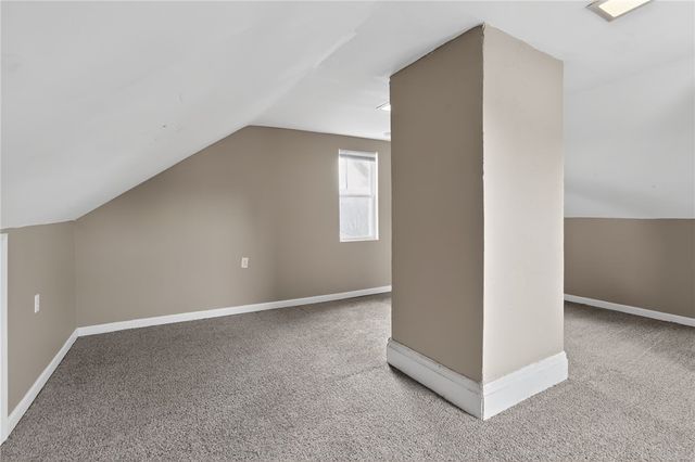 5530 Keefe St, Lincoln Place, PA 15207
