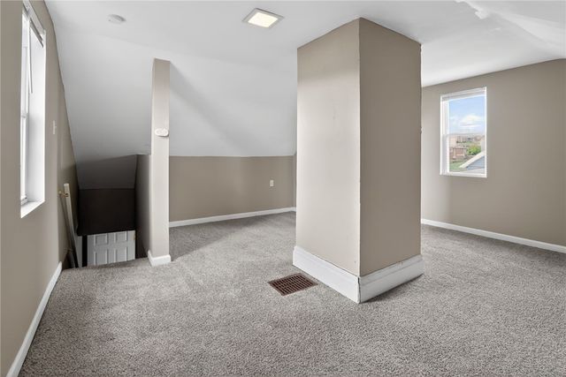 5530 Keefe St, Lincoln Place, PA 15207