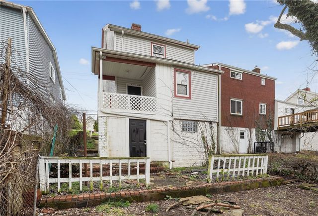 5530 Keefe St, Lincoln Place, PA 15207