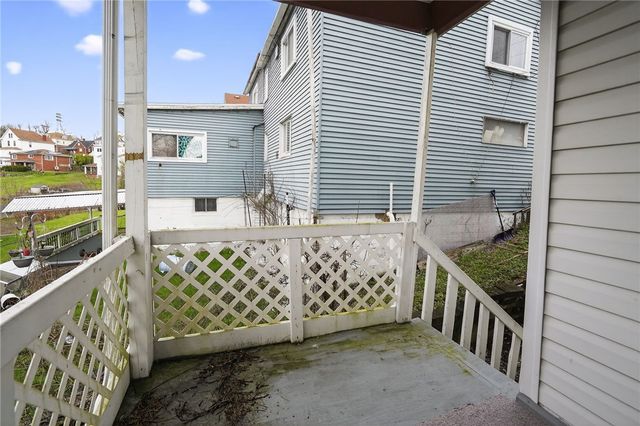 5530 Keefe St, Lincoln Place, PA 15207