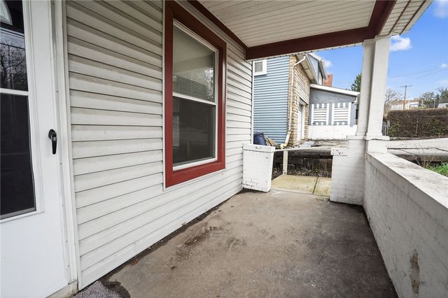 5530 Keefe St, Lincoln Place, PA 15207