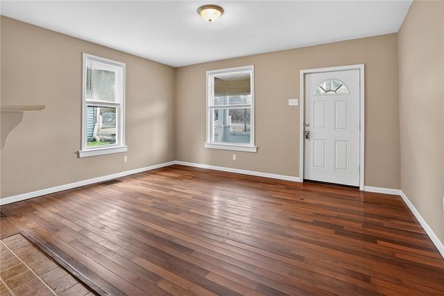 5530 Keefe St, Lincoln Place, PA 15207