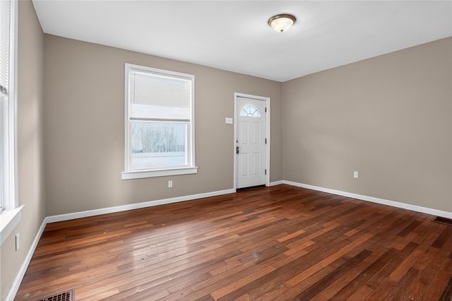 5530 Keefe St, Lincoln Place, PA 15207