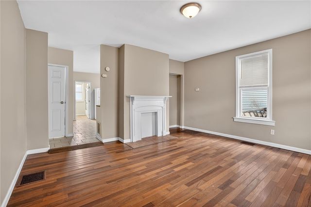5530 Keefe St, Lincoln Place, PA 15207