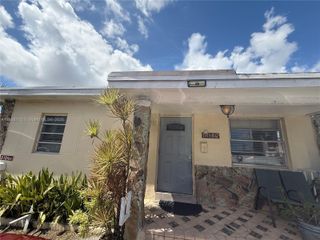 810 NW 24th Ct, Miami, FL 33125