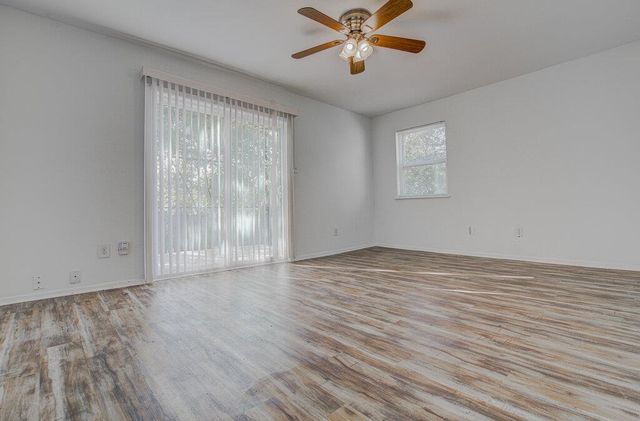 1807 Briar Hill DR B, Austin, TX 78741