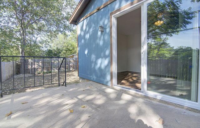 1807 Briar Hill DR B, Austin, TX 78741