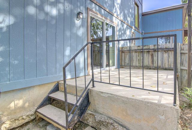 1807 Briar Hill DR B, Austin, TX 78741