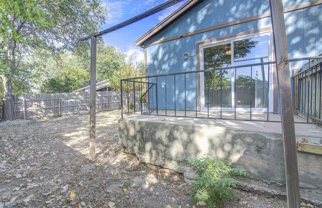 1807 Briar Hill DR B, Austin, TX 78741